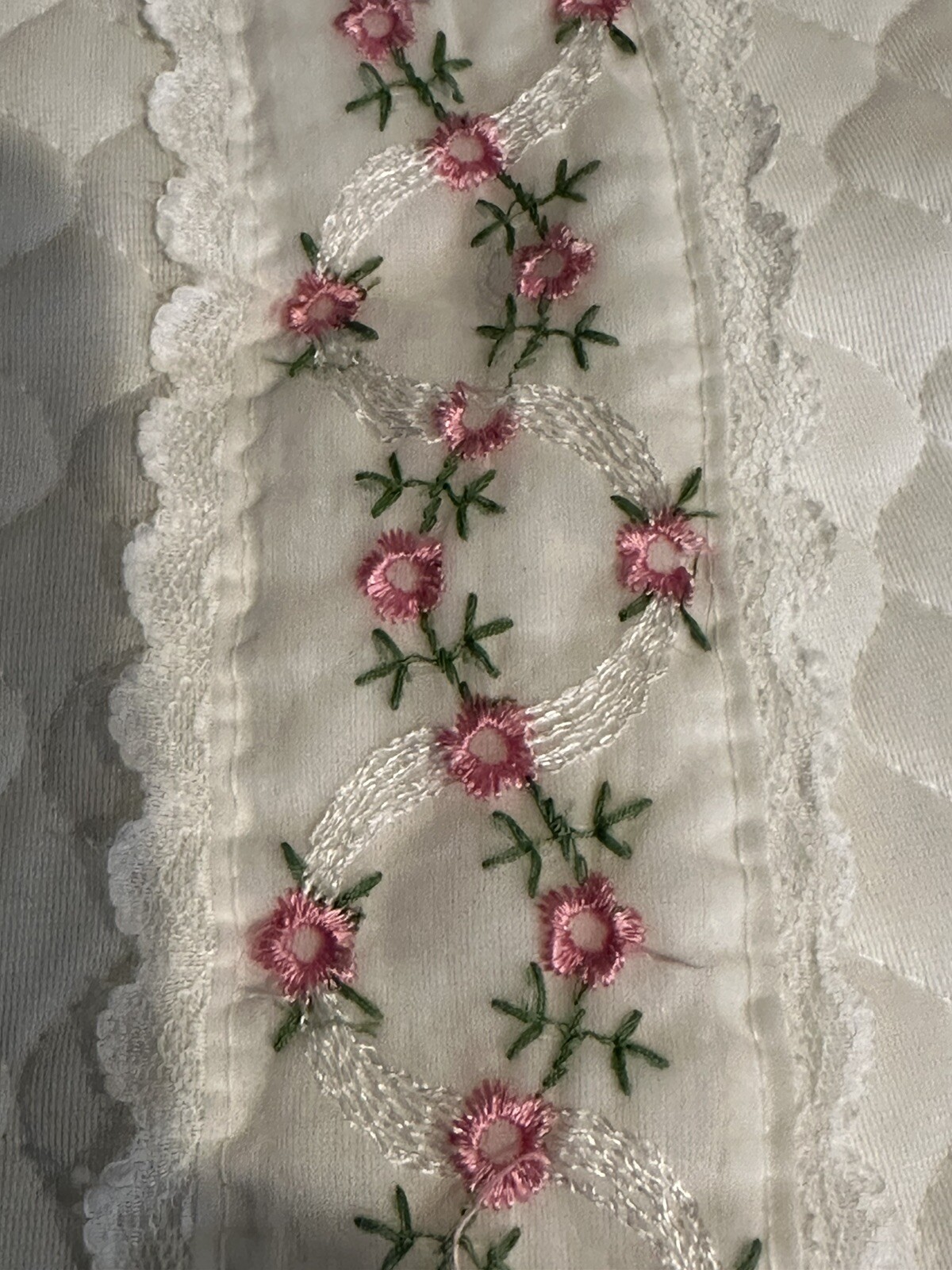 Vintage JC Penney Quilted Robe Lace Trim Floral Cottage Core Feminine White Sz M
