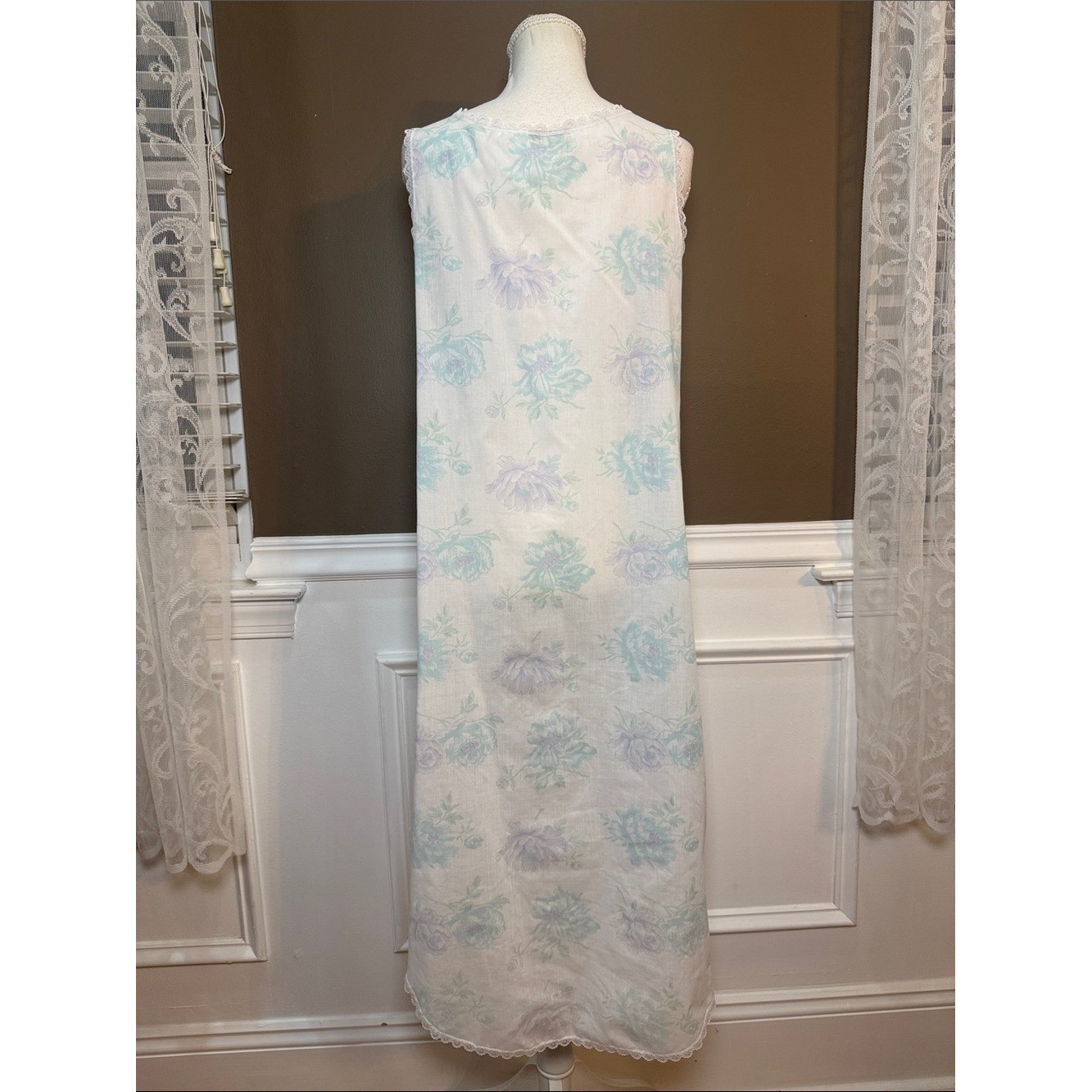 Vintage Cachet Floral Lace Nightgown White Blue Purple Midi M/L