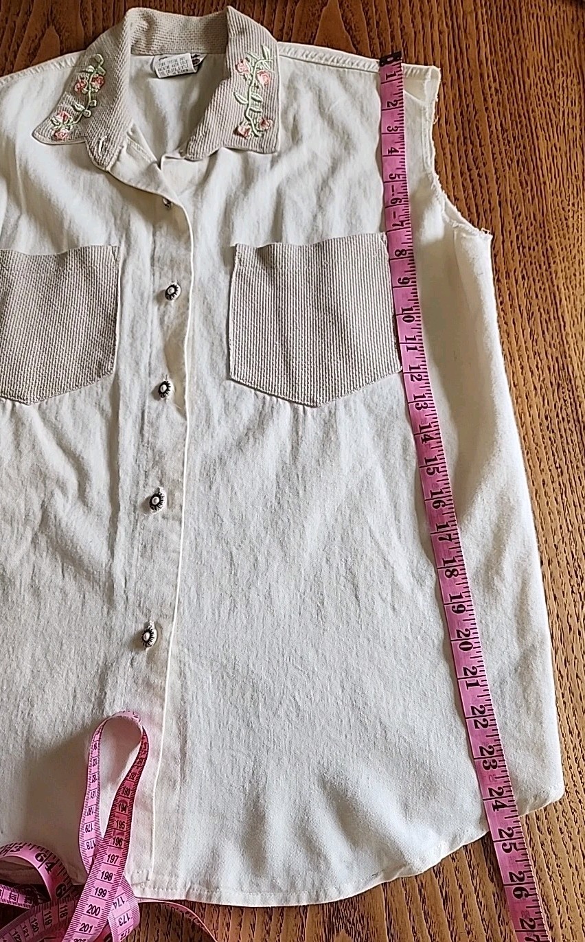 vintage Enchante set of blouse and shorts Ivory Color Size Large Used