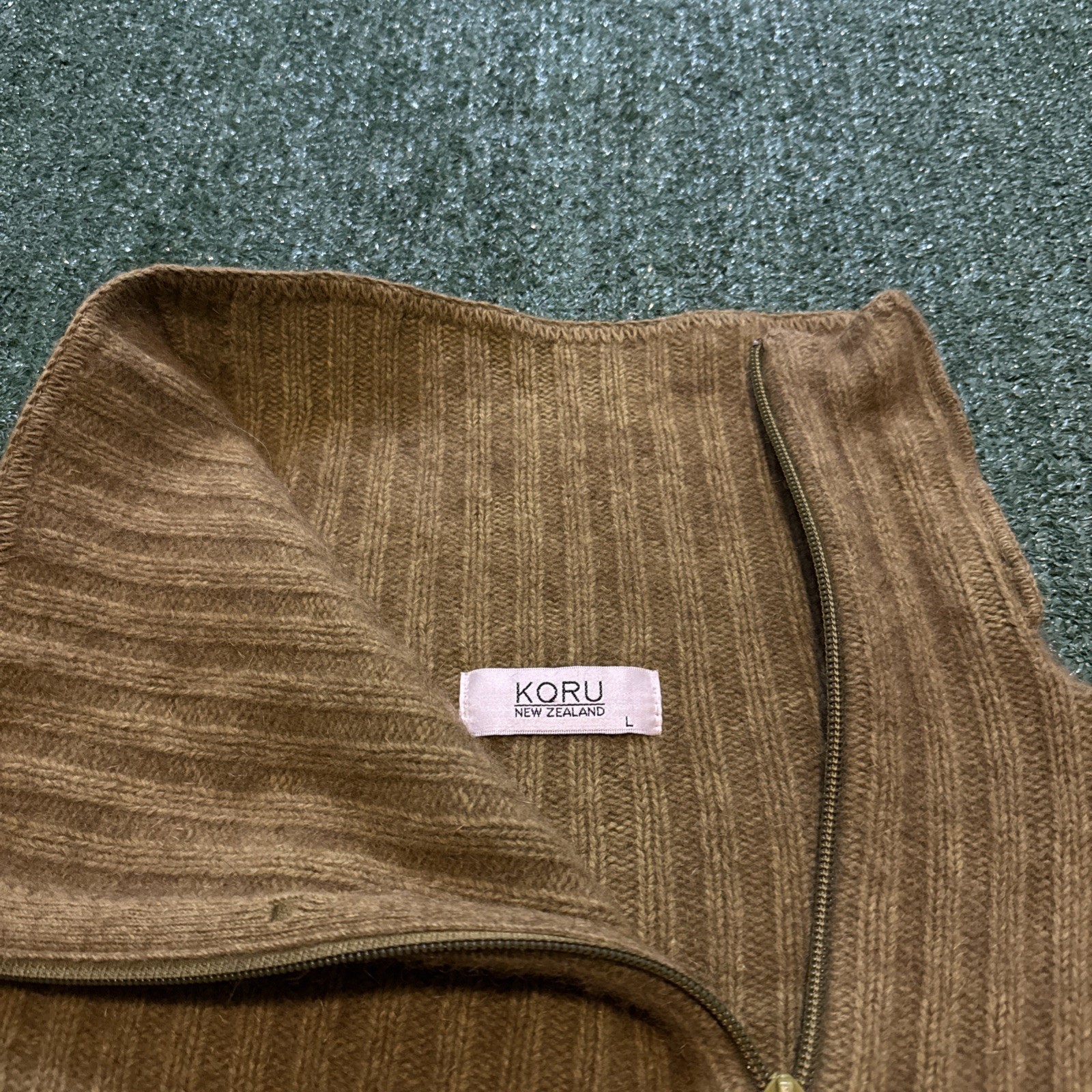 Vintage KORU New Zealand Sweater Possum Fur Merino Wool Silk Women L Olive Zip
