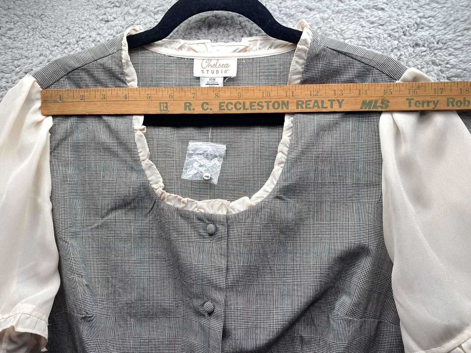 Vintage Chelsea Studio Women’s Size 18W Button Up Blouse Shirt Jacket Cream Grey