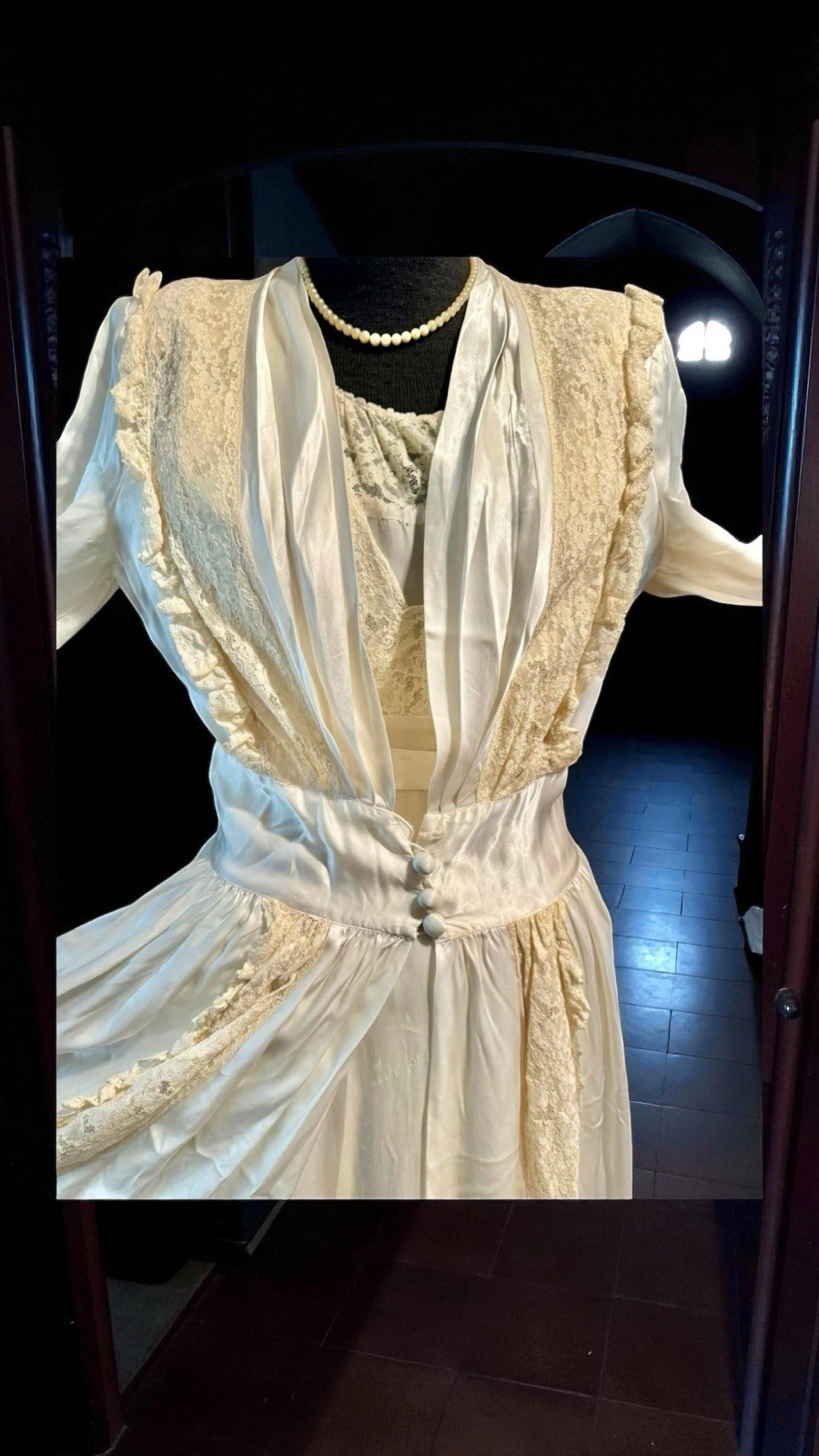 Amazing 1940’s Cream Colored Sexy Peignoir Robe Honeymoon Set Ruffles Lace