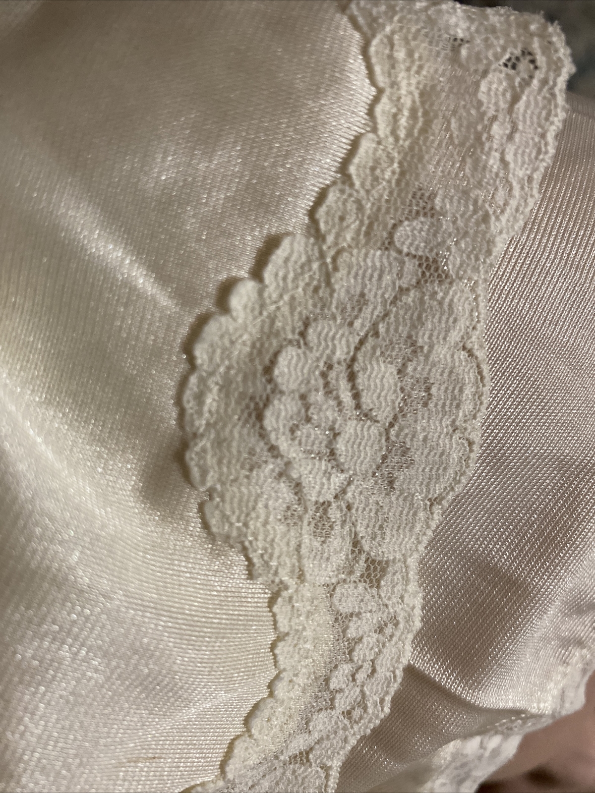 Vtg Lace Sears Doesn’t Slip 34 Beige Nylon Strapless Dress Lingerie Anti Cling
