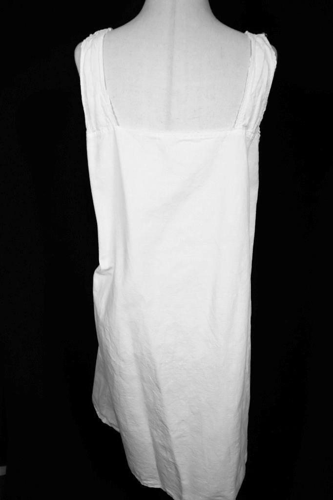 Antique 1920’s French White Cotton Night Gown „Hearts” Size Medium Exc Condition