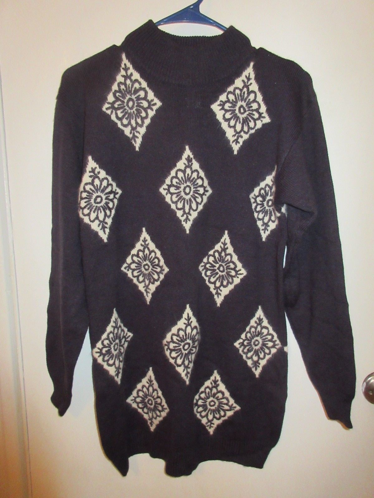 Cappagallo Ladies Sz Small Navy & White Lambswool, Acrylic, Angora Blend Sweater