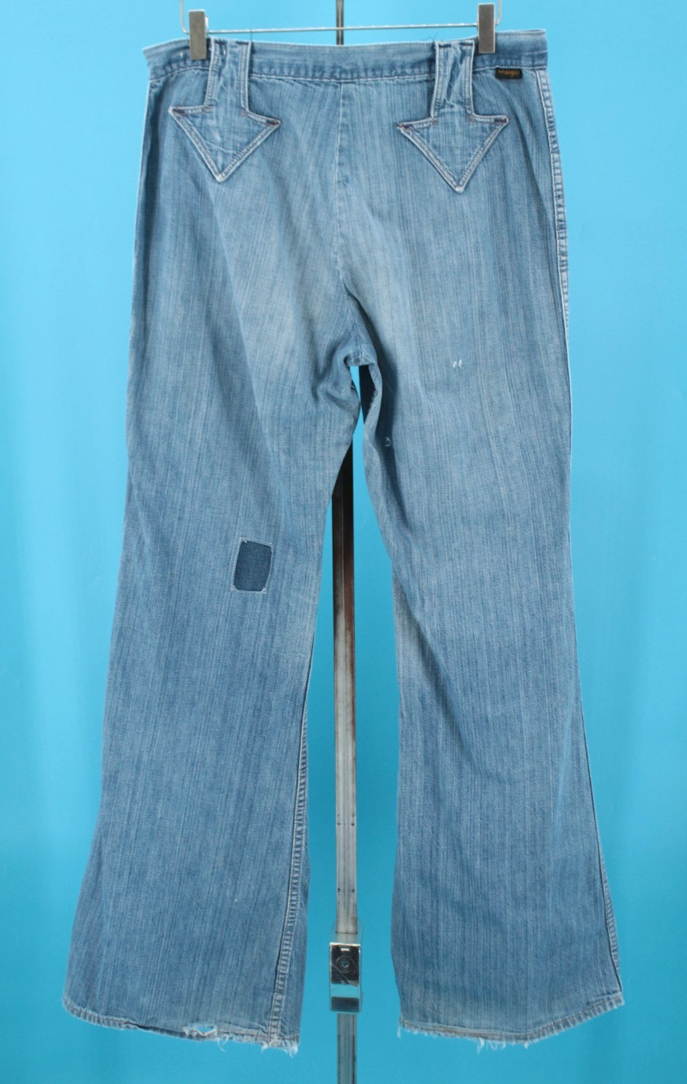 VTG Womens 70s Wrangler Denim Bell Bottom Jeans W/ Arrow Belt Loops Sz 33″ 1970s