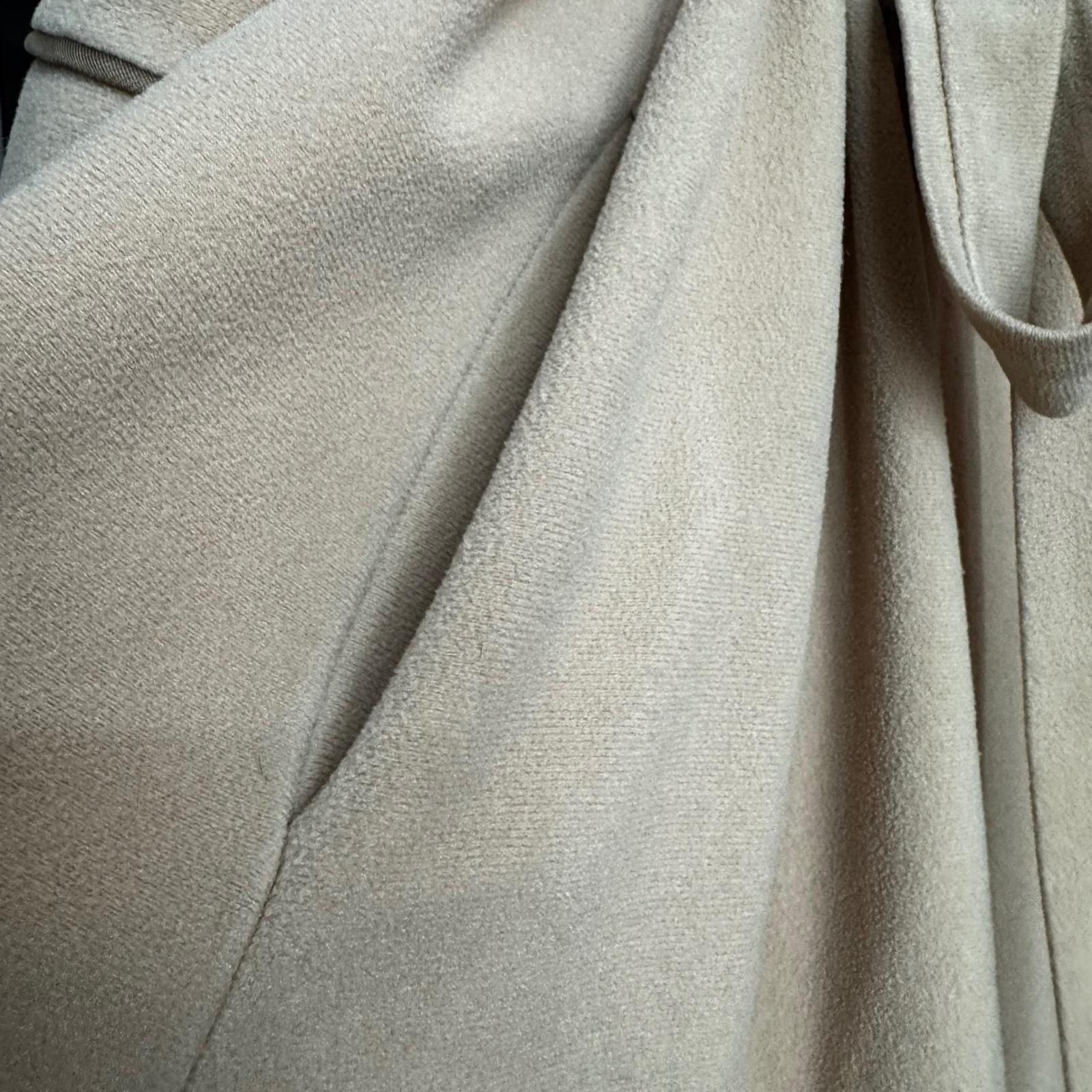 Vintage 80’s Beige Women’s Med Large Long Robe dark piping Retro Cozy Soft