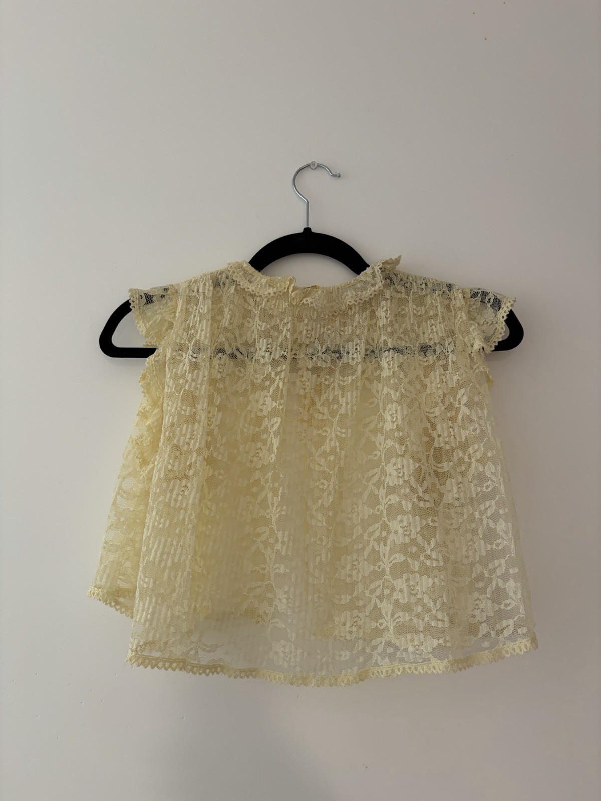 Vintage 60s-70s Lacy Top Women’s Size S Short Sleeve Blouse Yellow lace Coquette