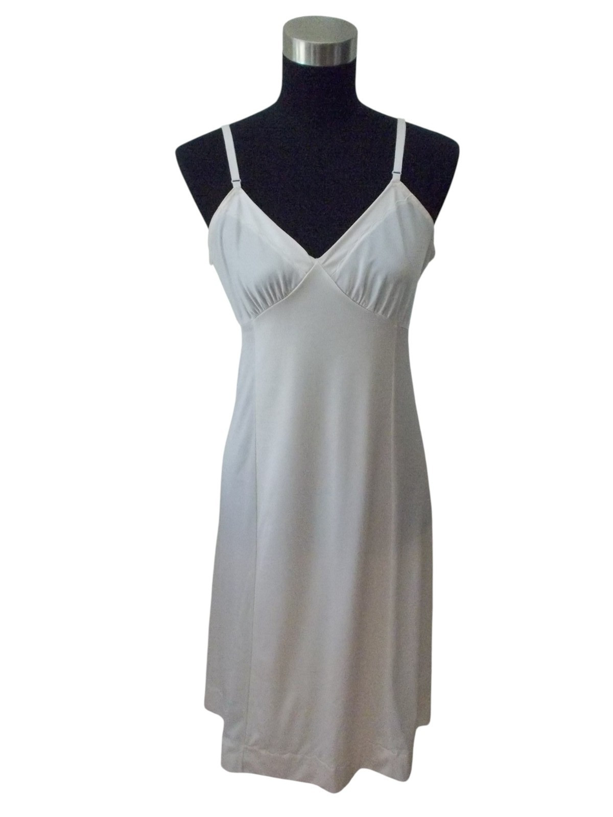 VTG L’EGGS Ivory 100% Nylon Full Slip Sz 36 Average