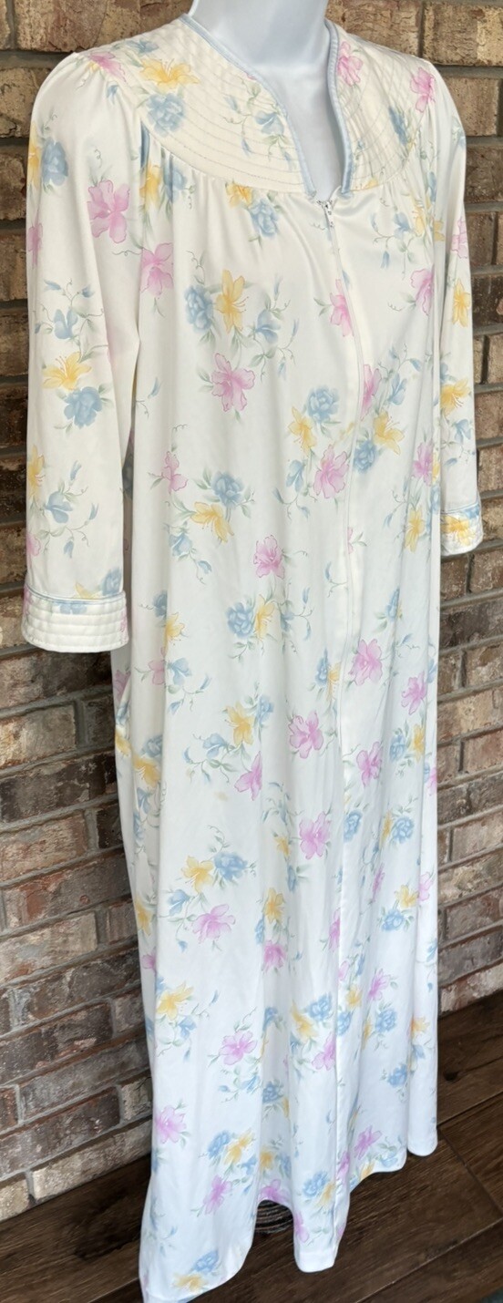 Vintage Carriage Court robe nightgown Day Dress Mumu Floral Zip Up Large