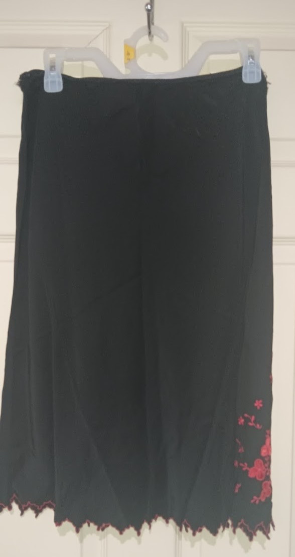 Unique Vintage Black Skirt Slip with Red Embroidered Flowers & „Drip Edge” Hem