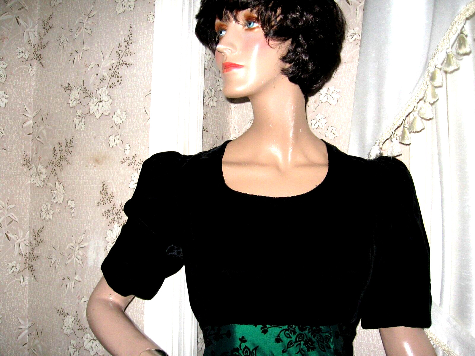 LOVELYVINTAGE SOUTHEASTERN IRIDESCENT GREEN/BLACK VELVET FLOCKED BROCADE DRESS-6
