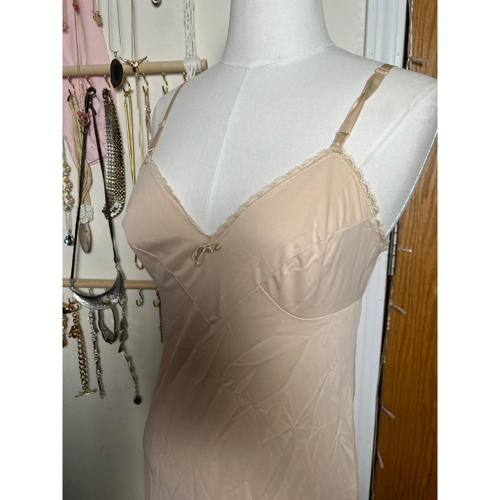 Vassarette Vintage Nude Beige Lace Trim Full Slip Dress Nylon Size 34
