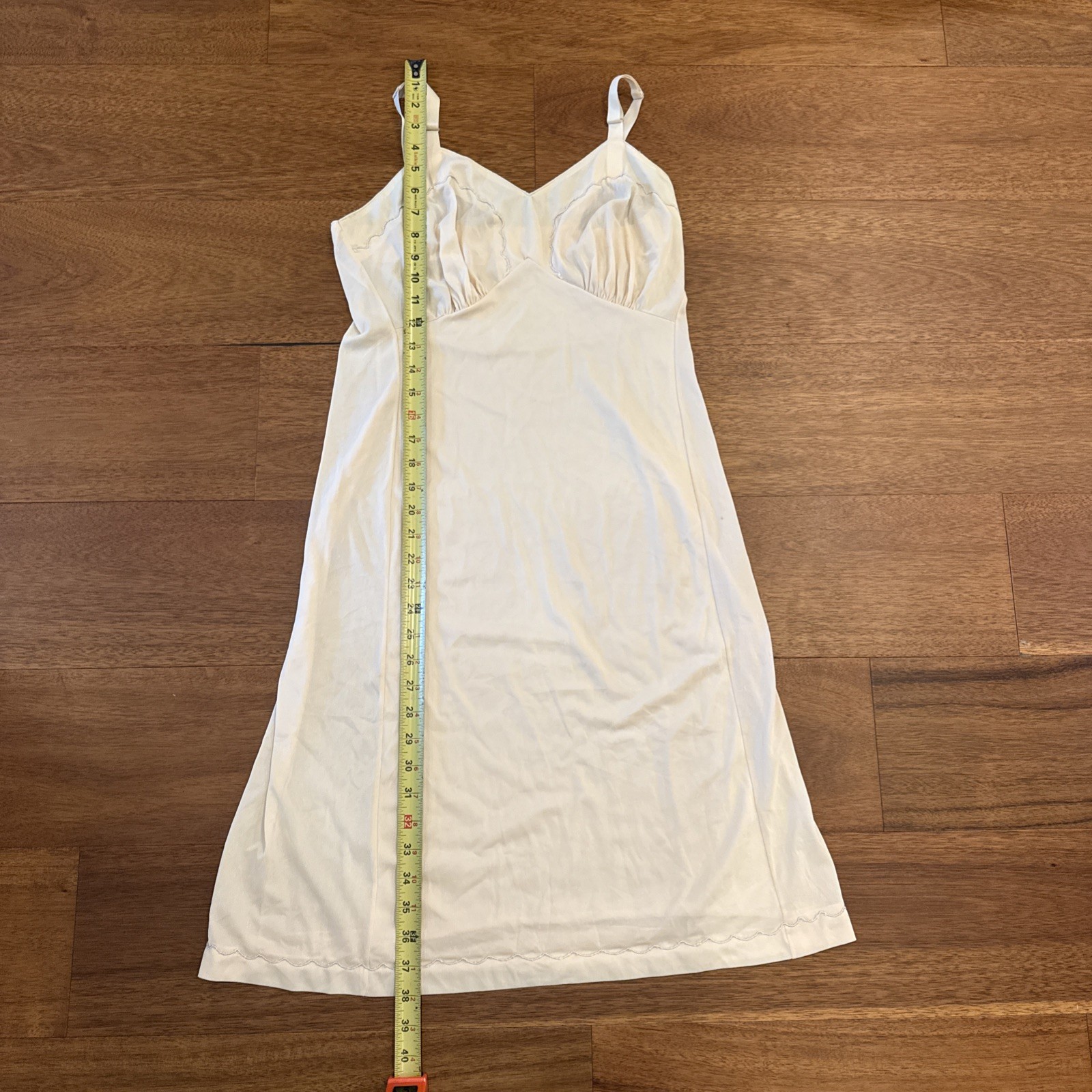 Vintage Women’s Full Slip Size 36 M Medium Nylon 39″ long off white