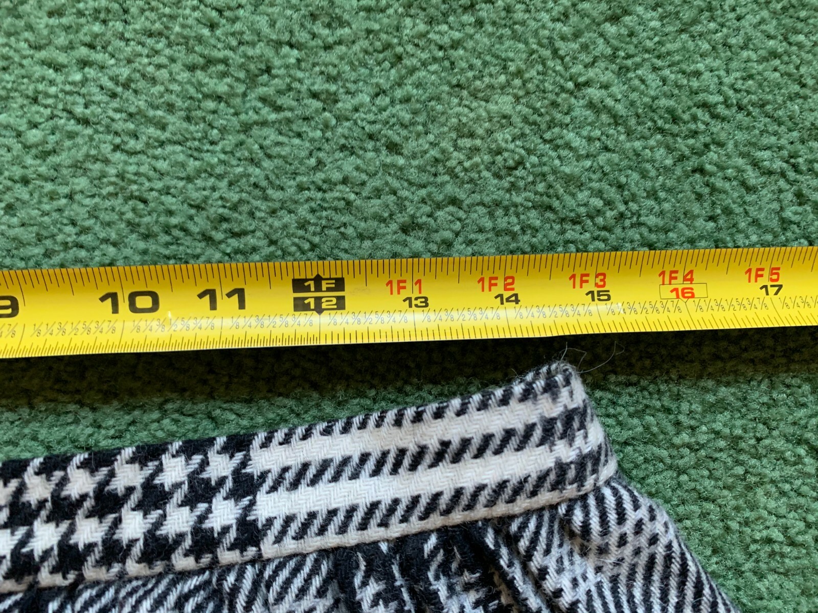 VINTAGE WOMENS JAEGER LONDON WOOL BLACK & WHITE TARTAN PLAID SKIRT KILT