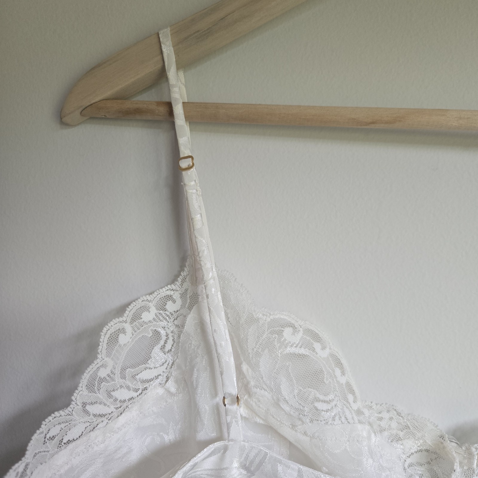 Vintage Victoria’s Secret Gold Label Satin Lace Cami Top L Ivory Button Y2K VTG