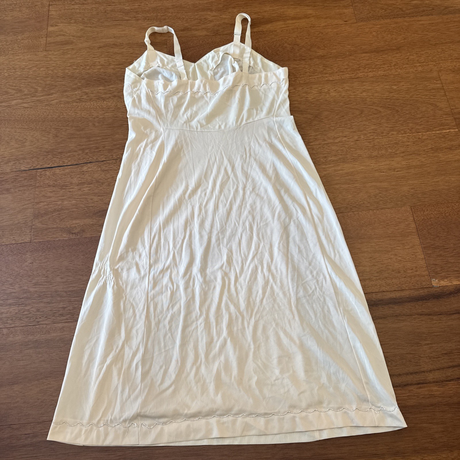 Vintage Women’s Full Slip Size 36 M Medium Nylon 39″ long off white