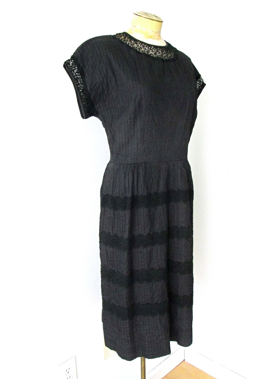Vintage 1950’s rockabilly black dress pin tuck pleats ribbon lace trim M/L