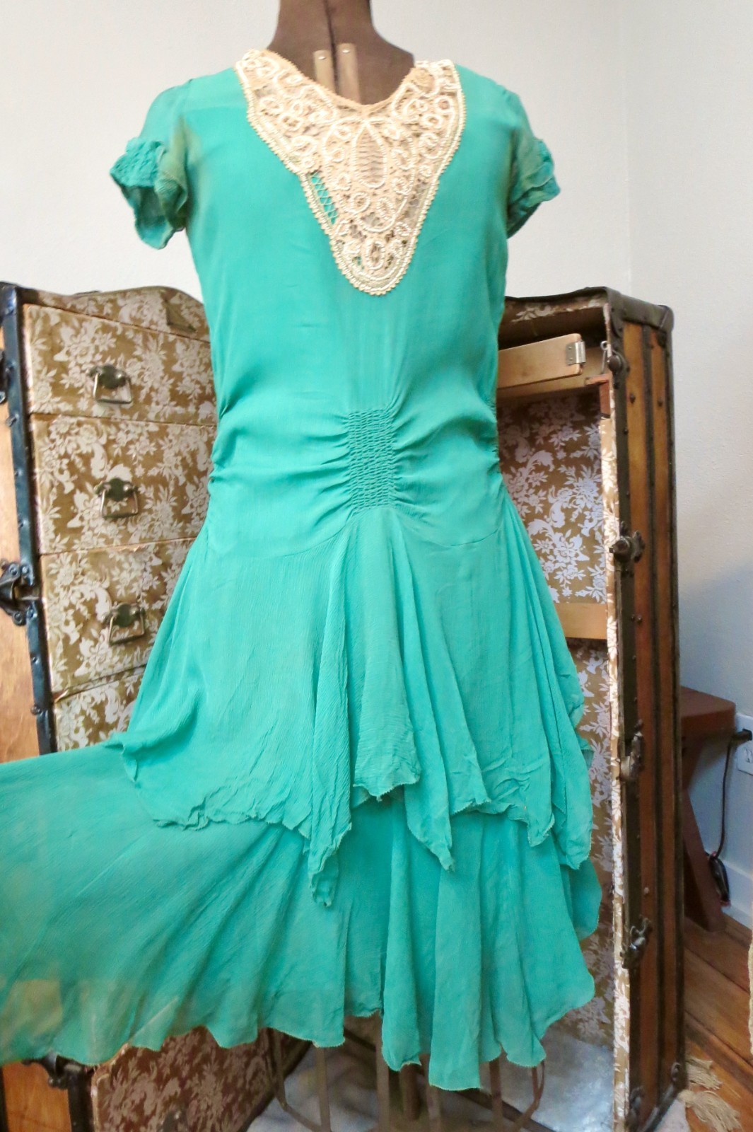 1920s Authentic Bright Green Silk Day Dress With Beaded Bodice 36 Bust