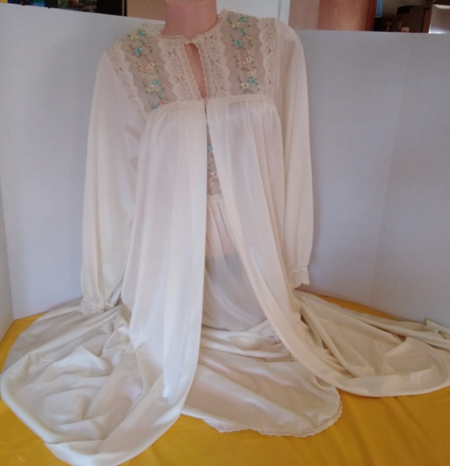 Vintage Sears 2pc Embroidered Bodice Long Nightgown & Robe Small 32/34