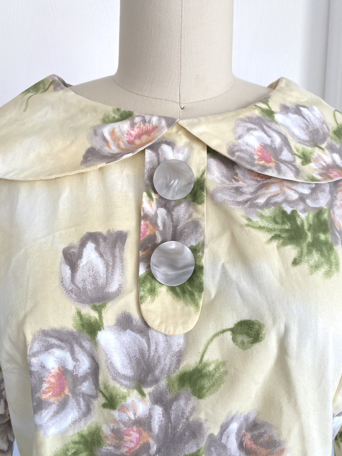 Vintage 1960’s Dress Shift Mod Floral Yellow Retro Housewife Short Sleeve M