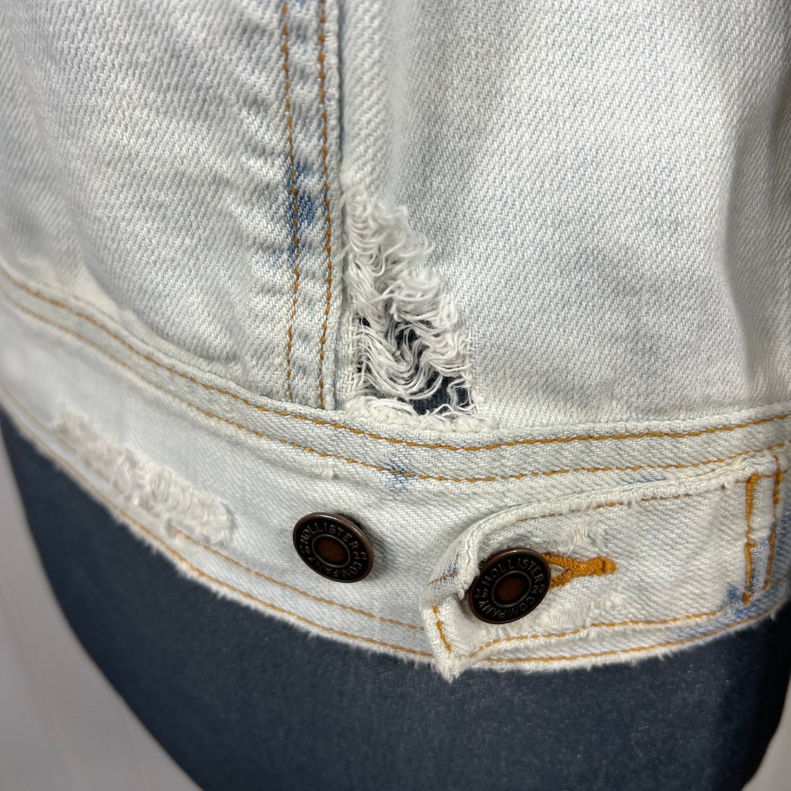 Hollister HCO Y2K Denim Jacket XS/S Trucker Distressed Bleached Thrashed Grunge
