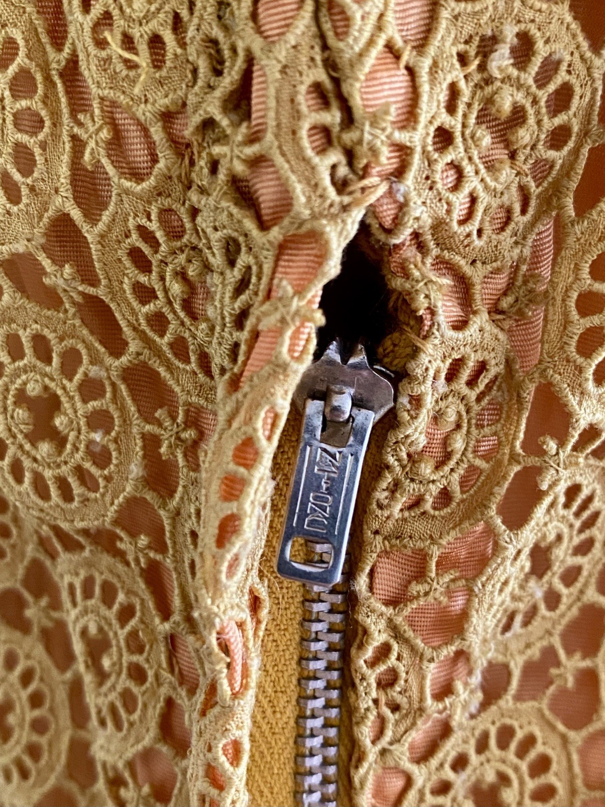 Vintage 50s 60s Gold Lace Manila Cheongsam Dress Carved Bodhi Rose Buttons XS/ S