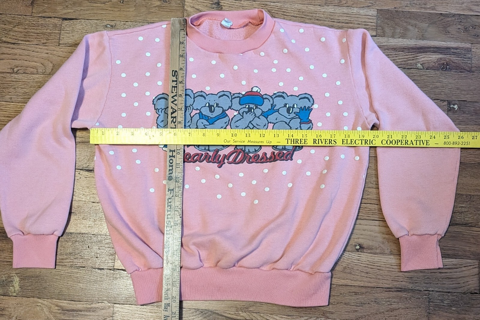 Vtg „Bearly Dressed” Koala Sweatshirt – Medium (?) – Pink Pullover Cute Joke Pun