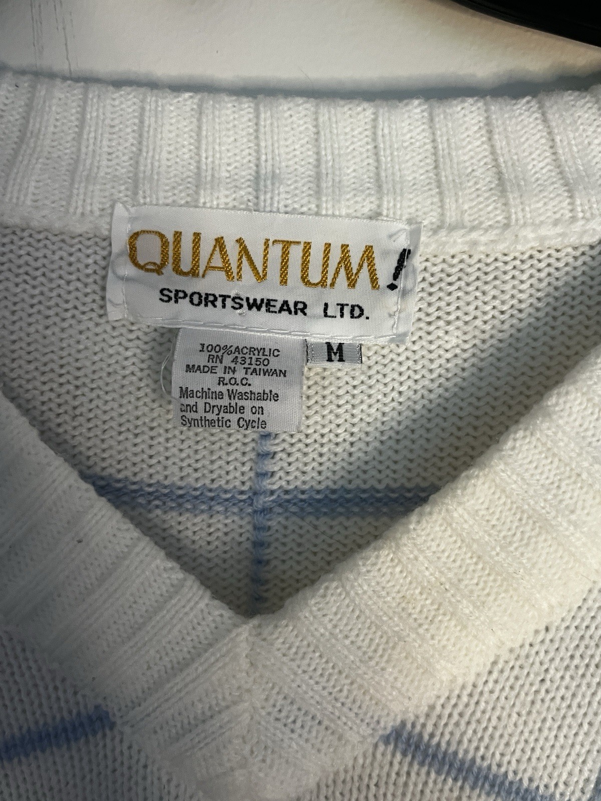 Vintage Women’s Tennis Sweater Quantum! Sportswear M Light Blue Cream V Neck