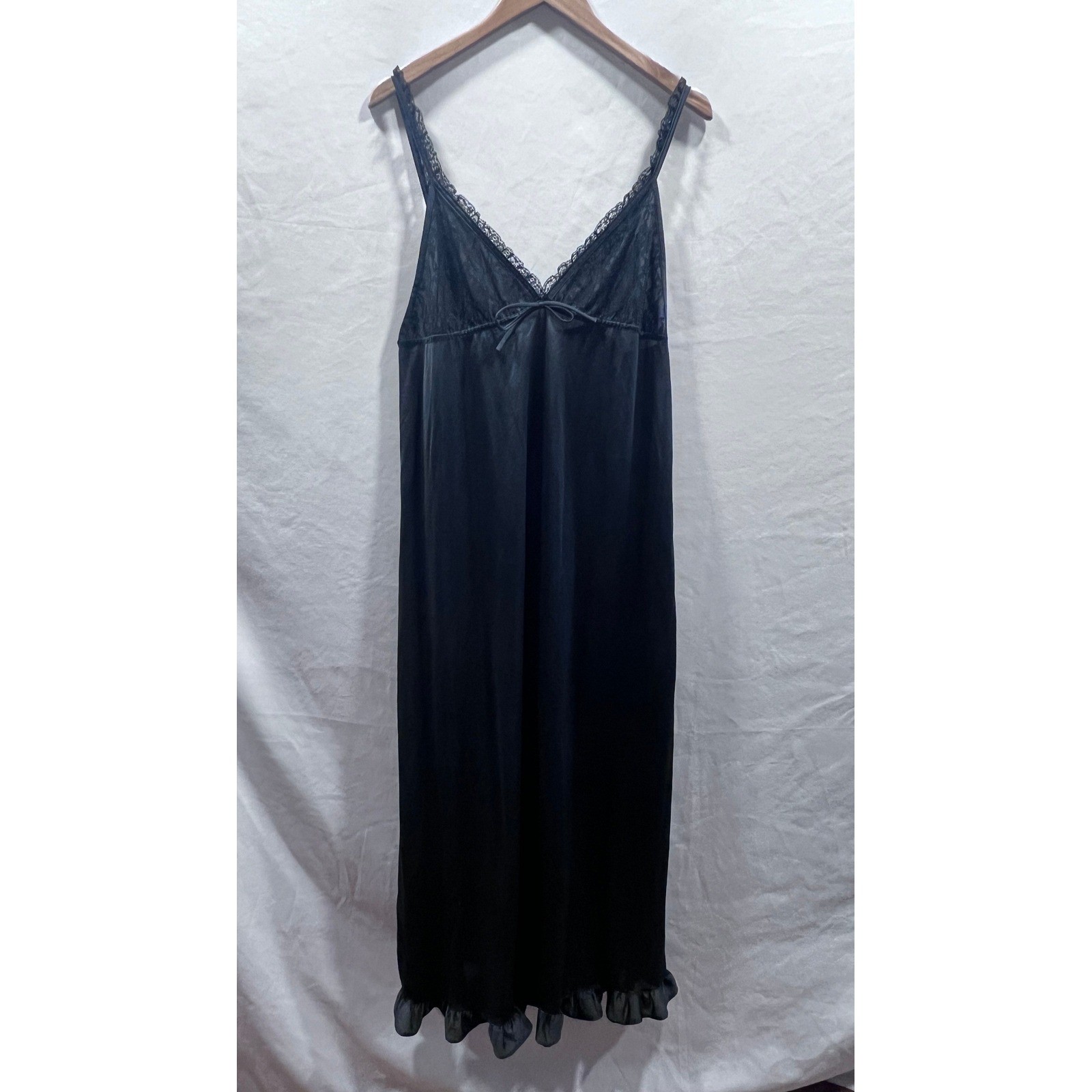 Vintage Dara-Jane New York Black Lace Trim Satin Nightgown Ruffle Hem Chemise