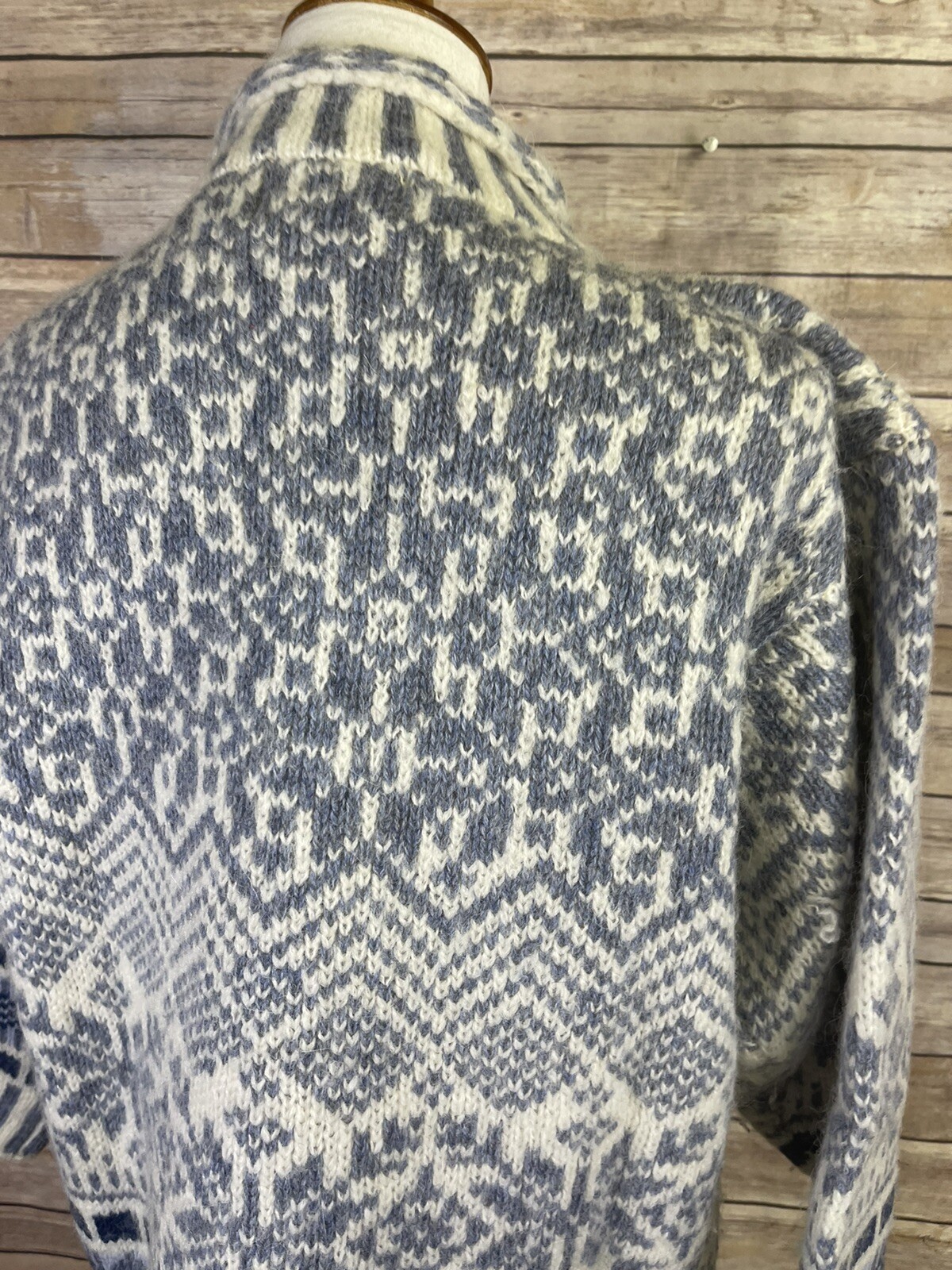 Vintage Woolrich Medium Mock Turtleneck Wool Alpaca Snowflake Sweater Blue White