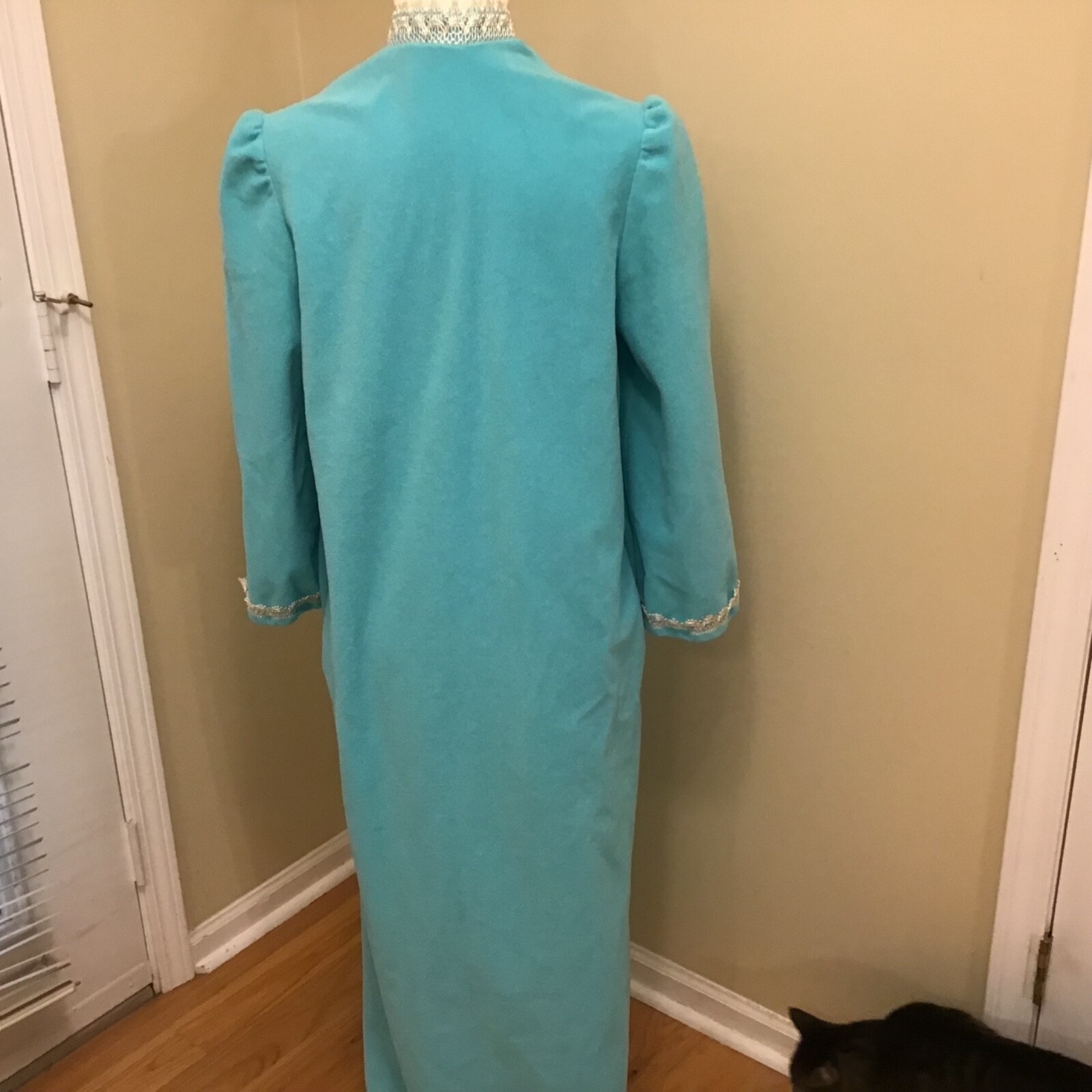 VTG Blue Robe Lace Stand Up Collar Puff Sleeves Pockets Grannycore Small USA