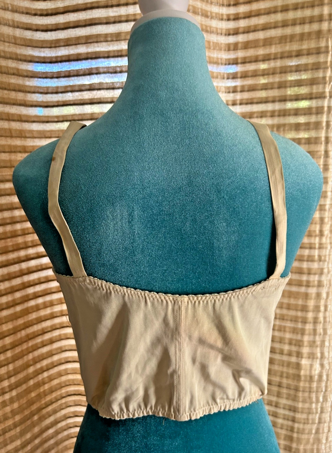 Vintage 1960’s Grant/ ISIS ivory long Bullet Bra 36B Made In USA