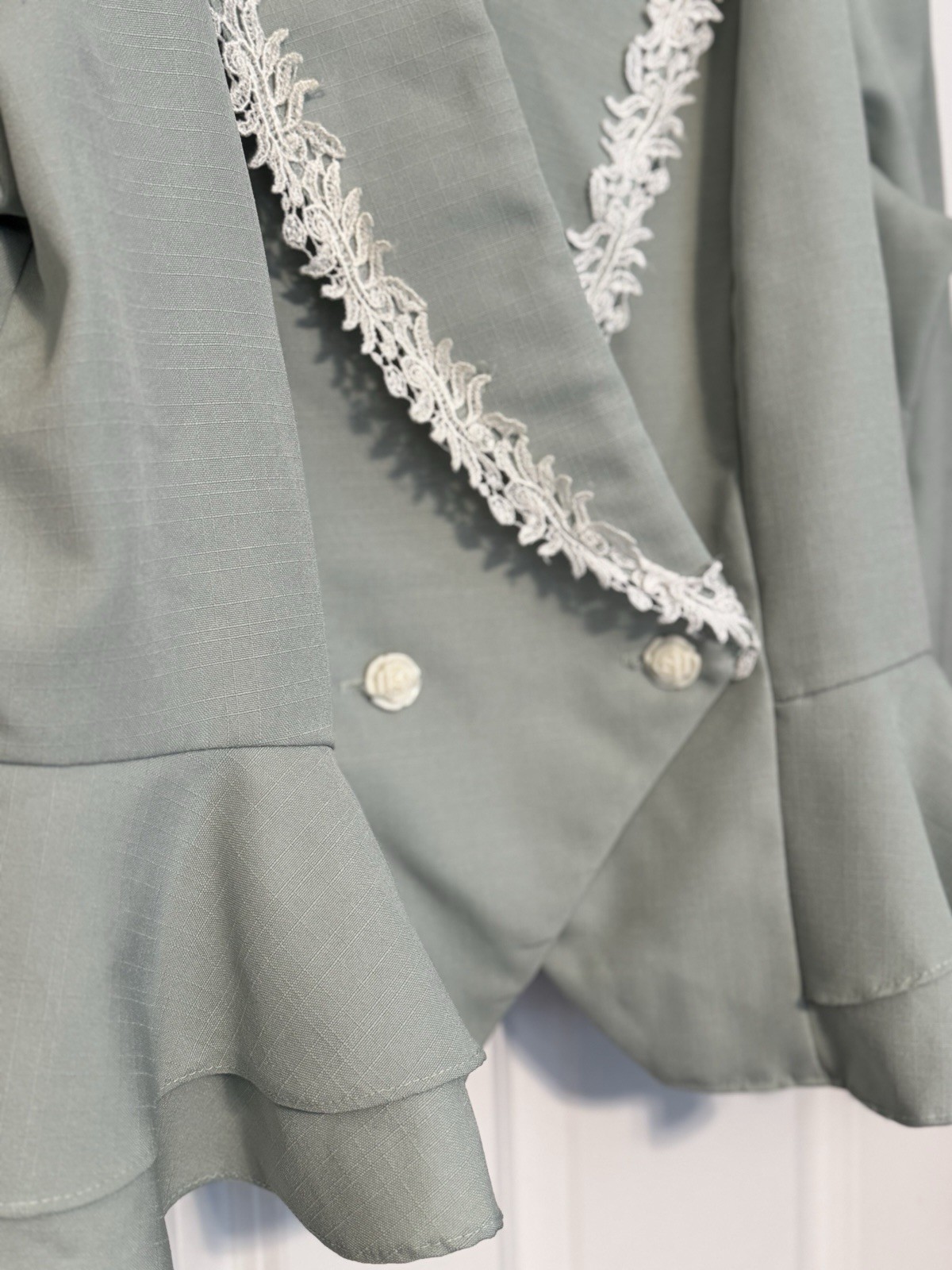Vintage Reina Rose Button Lace Ruffle Detail Two Piece Mint Blazer Skirt Sz 18