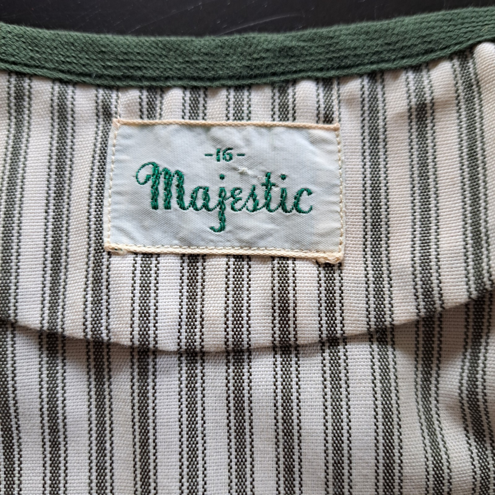 Vintage Majestic Womens 16 2 Pc Jacket & Skirt Cream And Green Strip 3/4 Sleeve