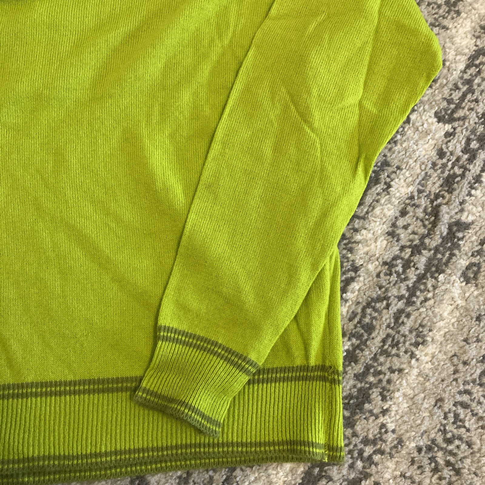 Vintage Sterling Green Sweater – Made in Korea 100% Acrylic – Medium Read