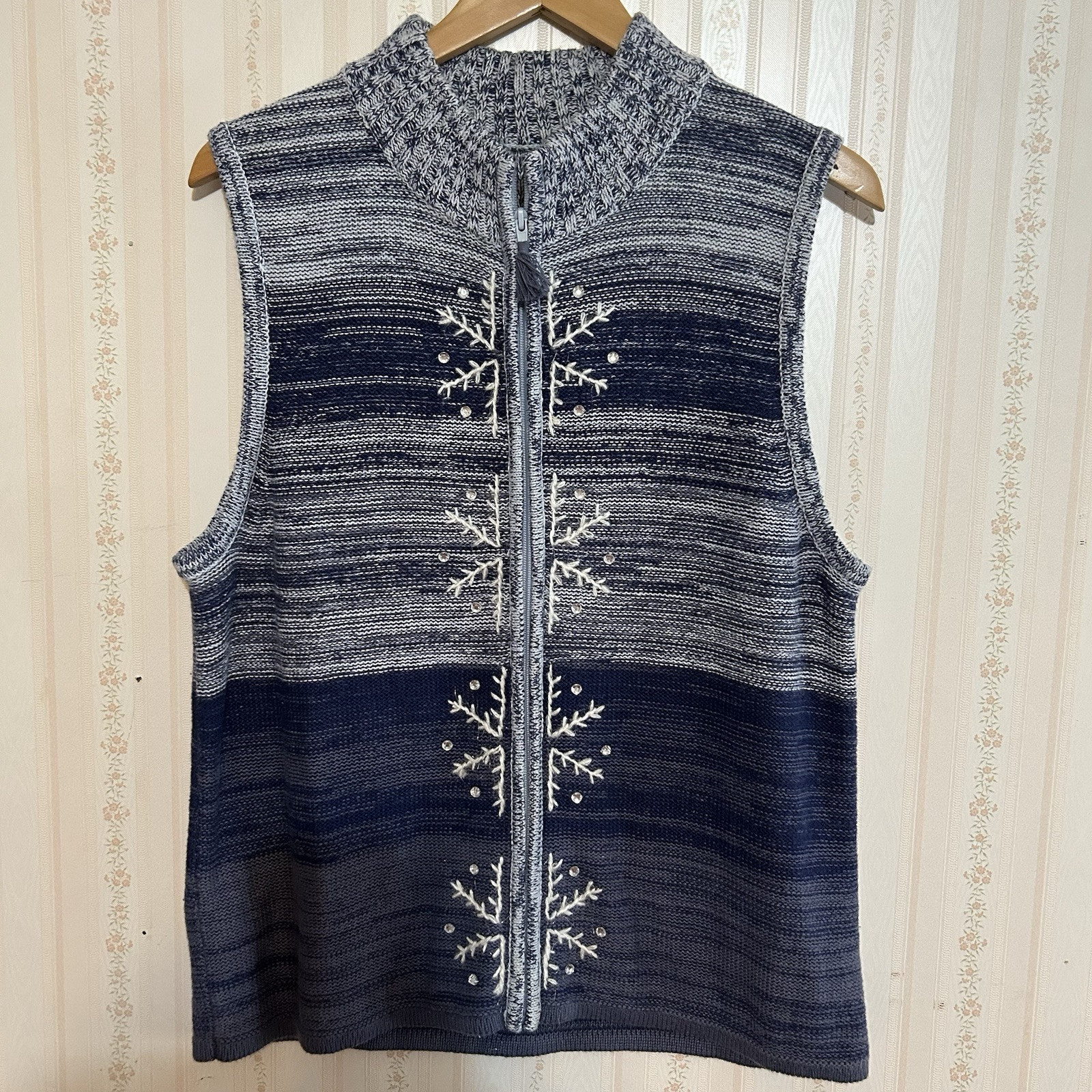 Vintage Christmas Sweater Vest Women’s Snowflakes No Brand Or Size Tag, See Desc