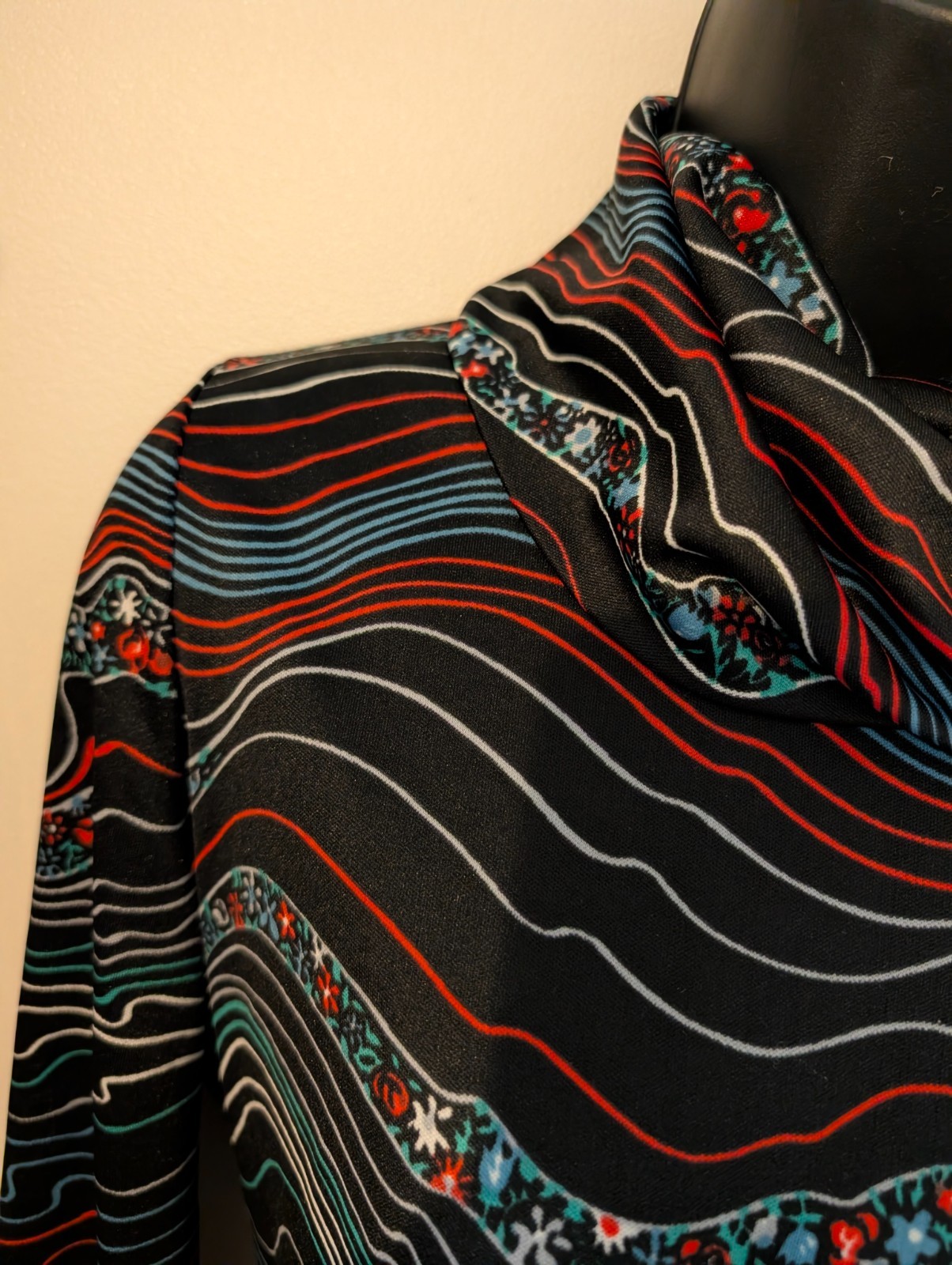 Vintage 1970’s Trissi Women’s Blouse Top Cinch Hem Cowl Turtle Neck Size L