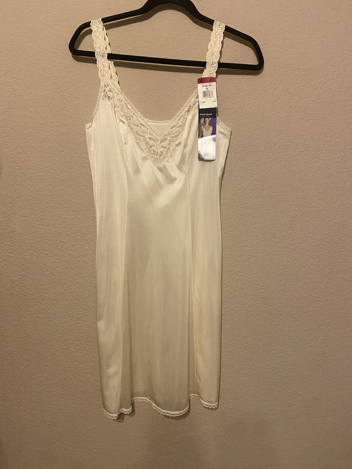 Vtg deadstock Vanity Fair Ivory slip dress lingerie lace trim straps Sz 34 20”