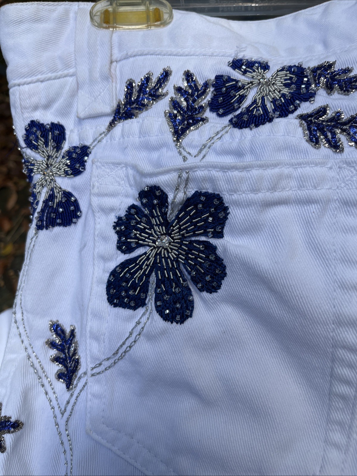 Dolce Gabbana Vintage Women’s White Jeans Blue Beaded Flowers.Italy 44