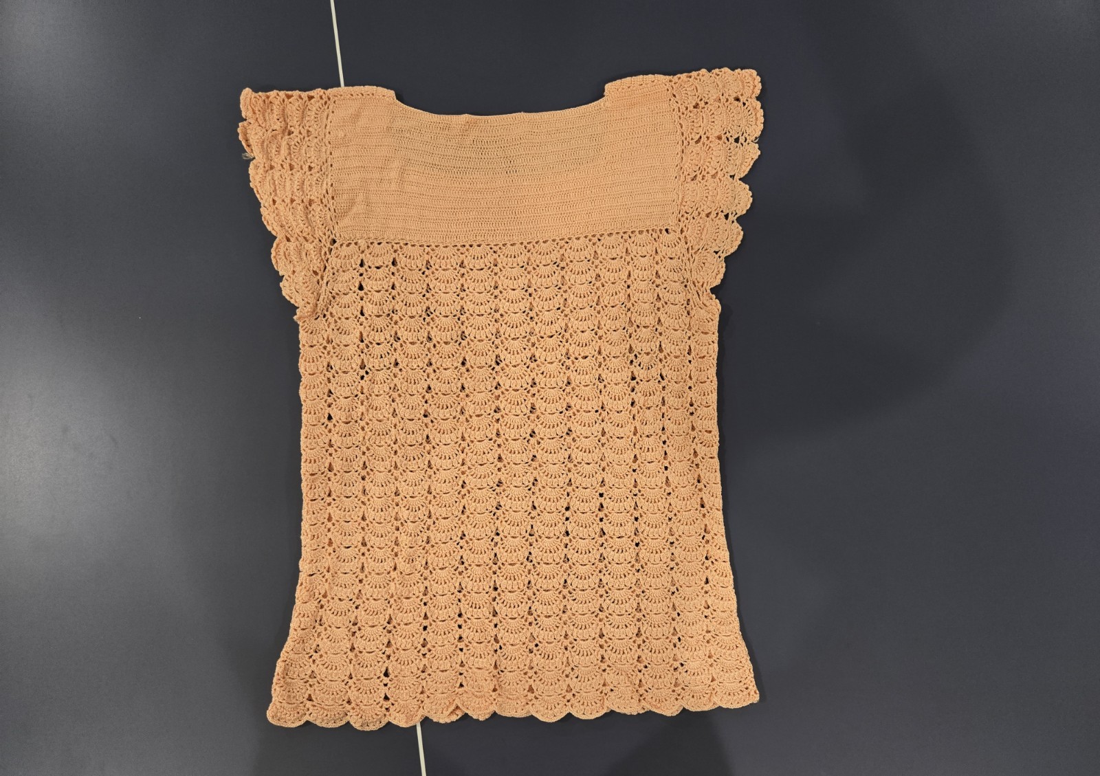 70s VTG Hand Crocheted Rayon Blouse Peach Pink Top Sm Classic square collar