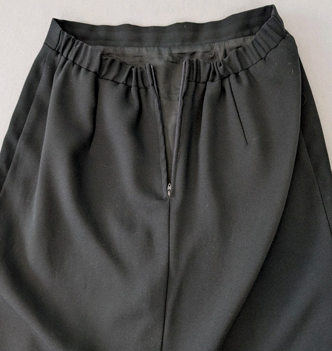 Vintage Black Career Skirt Women’s 12 Back Zip & Elastic Back 28.5″ Long USA