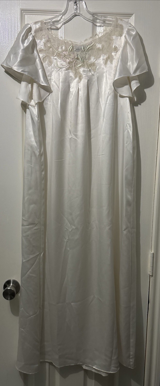 Vintage Natori Nightgown Ivory Floral Appliqué Size Petite (M?)Lace Lounge Dress