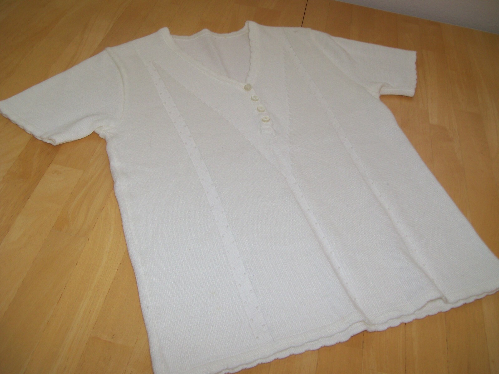 True Vintage 1980’s Ivory Button Collar Lightweight Knit Sweater Small VTG