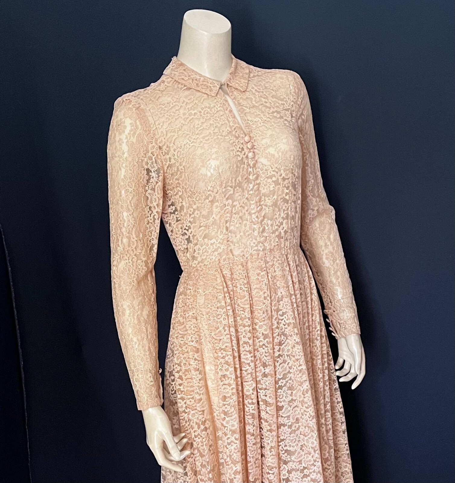 Lovely Lace 1950s Occasion Dress, Long Sleeves, Apricot, Bridal, Small, VLV