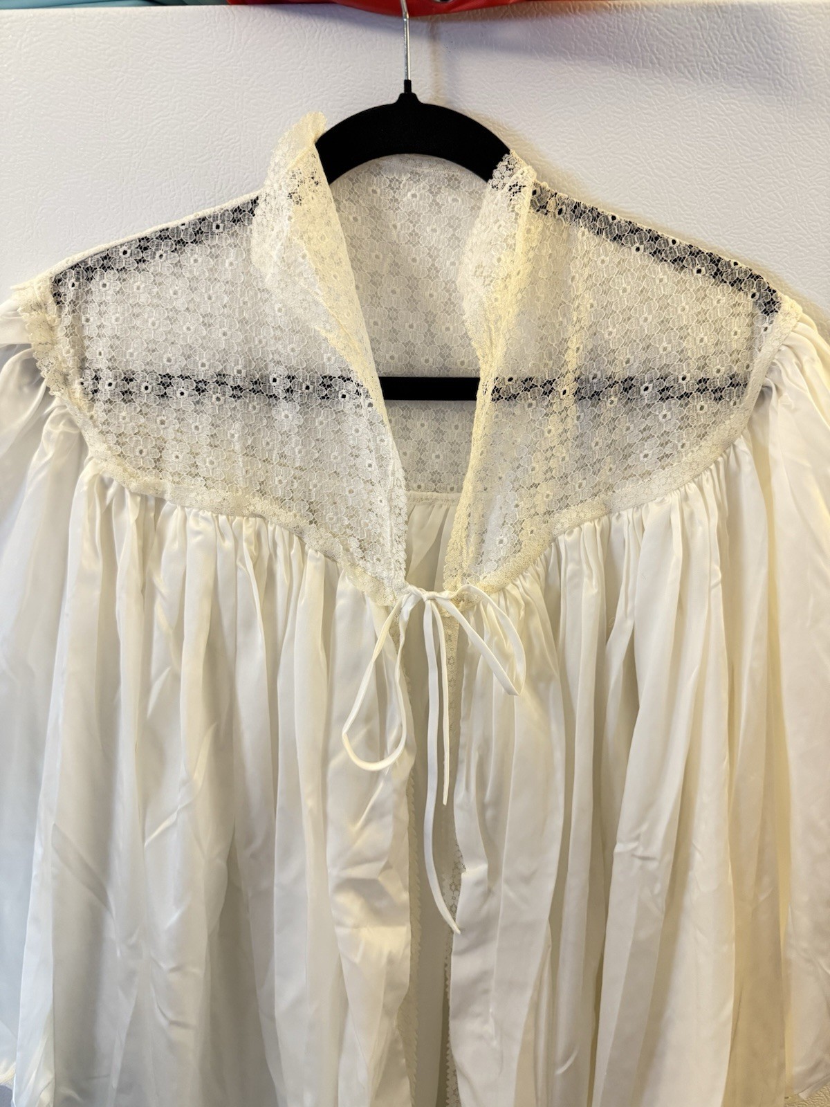 Vintage No Tag Poly Satin Long PEIGNOIR Robe Wrapper Floral Lace Hi Neck Tie 3X