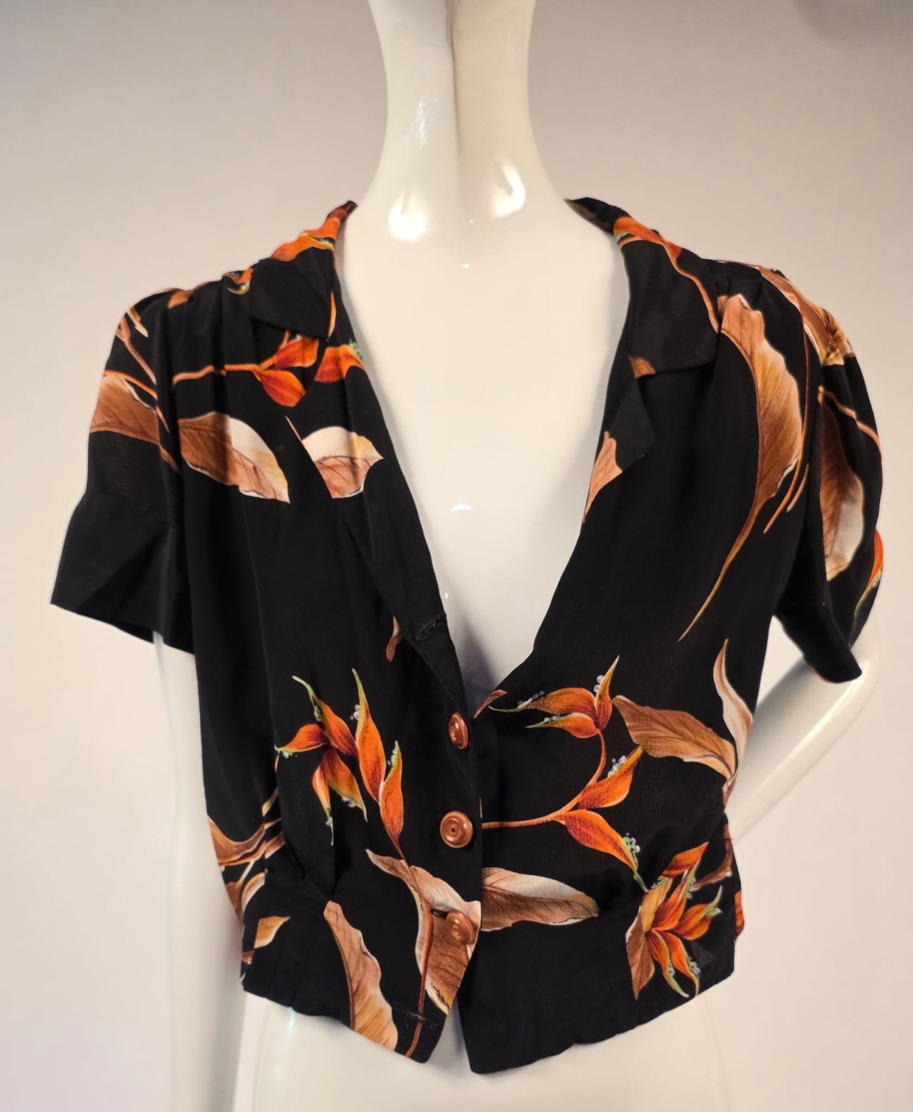 VINTAGE 1940’S FLORAL RAYON SHIRT W BUTTON FRONT