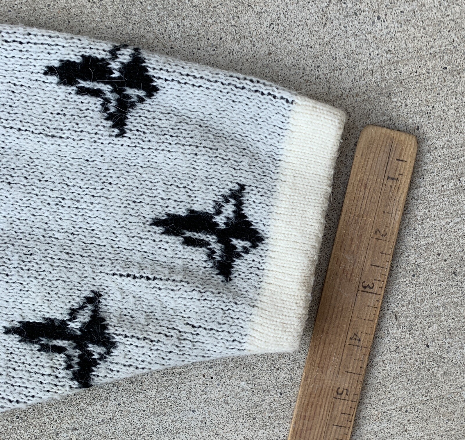 Vintage 1980s Kitty Hawk Heraldic Crest Acrylic Knit Sweater Size S Oversized