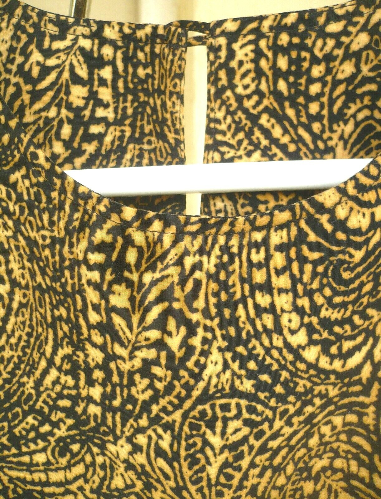 VTG BON WORTH P M L GOLD BOXY BLACK PAISLEY BLOUSE KEYHOLE VELVET FEEL FALL LADY