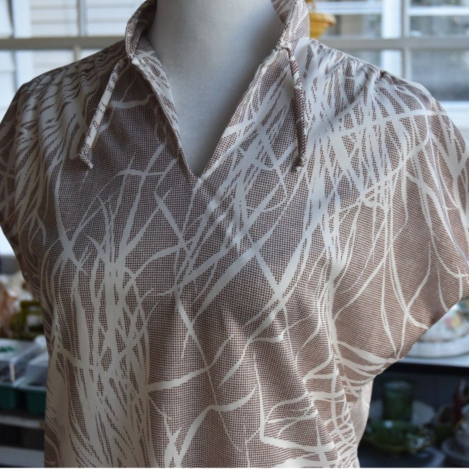 Vintage 70s Copy Cats Mod Abstract Blouse Johnny Collar Cap Sleeve Poly S-M